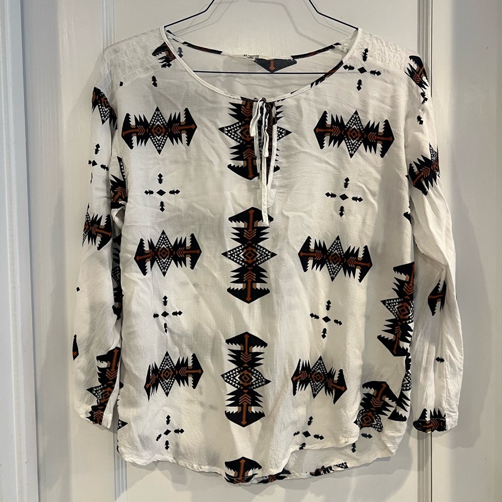 BB Dakota Womens Southwestern Print Blouse Size Medium - Picture 3 of 4